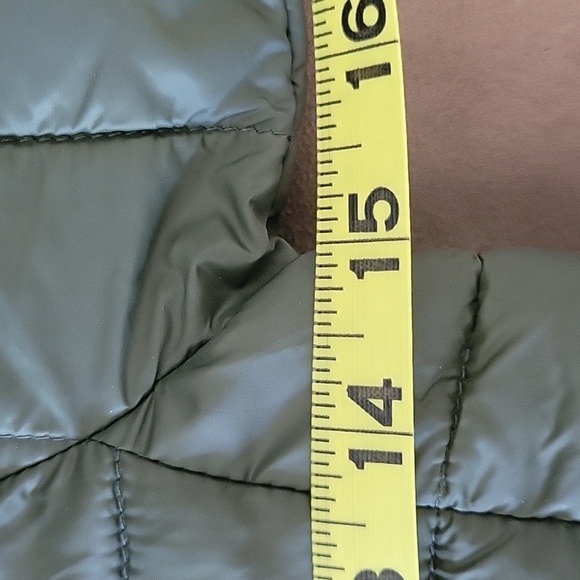 Amazon Essentials Boy's  Lightweight Puffer Jacket Size 6-7 - Picture 9 of 13